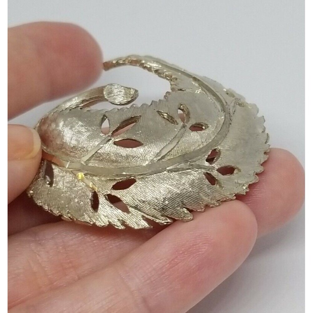 B.S.K. Brooch Silver Tone Openwork Leaves Lapel Pin Signed Leaf Nature Vintage - Picture 6 of 8